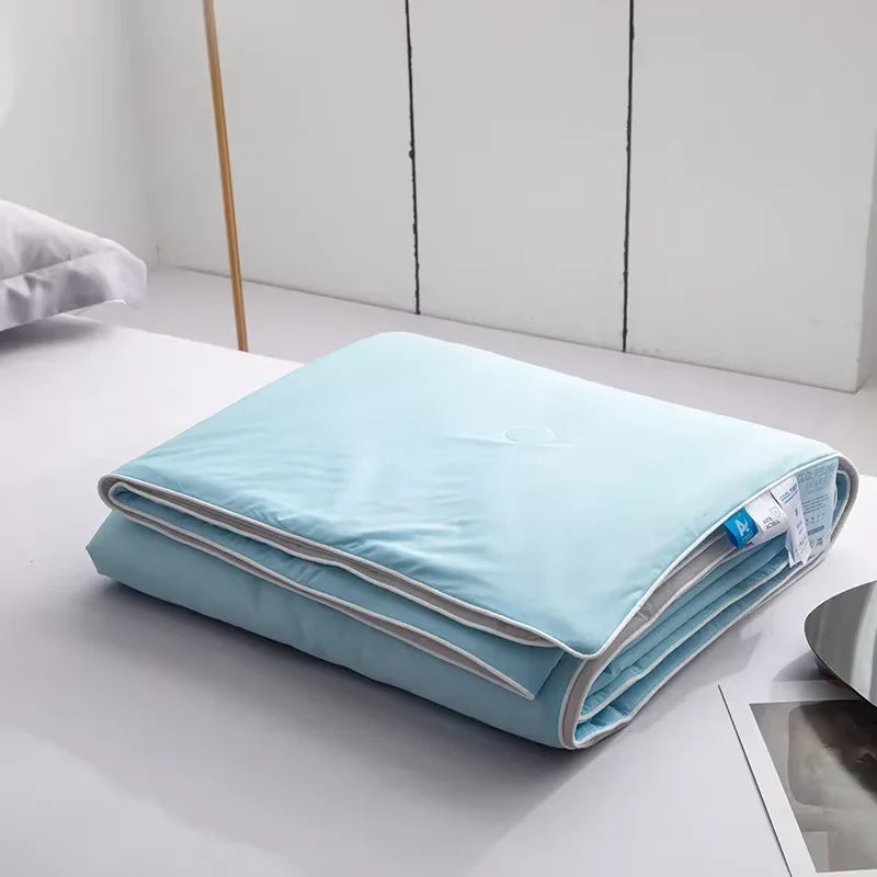 Cooling Blanket – Silky Lightweight Summer Comforter with Double-Sided Cooling Fabric